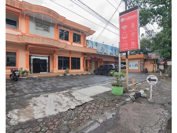 RedDoorz @ Achino Hotel Bandung