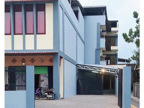 Urbanview Hotel Maharani Garut