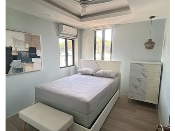 Emerald at Noble| Pool & Airport View| Car Rental