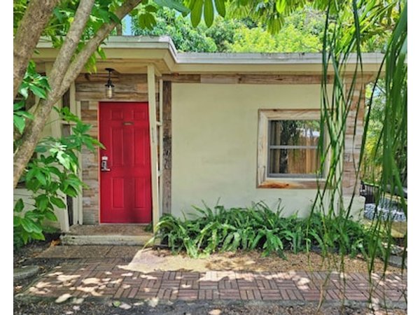 Eclectic Pad Of A Salty Old Captain In The Heart Of Fort Lauderdale