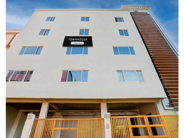 Super Townhouse Puri Bypass Crossway Formerly Hotel Pratee Heights