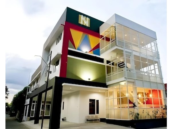 Nozz Hotel
