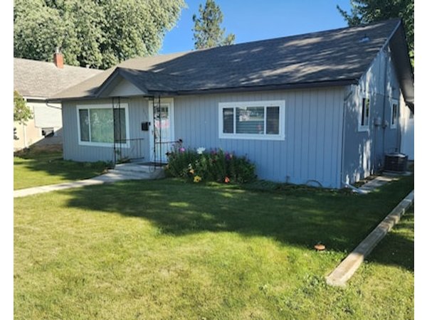 Adorable Cottage Home In Downtown Meridian! 5 Minute Walk To Town And Amenities