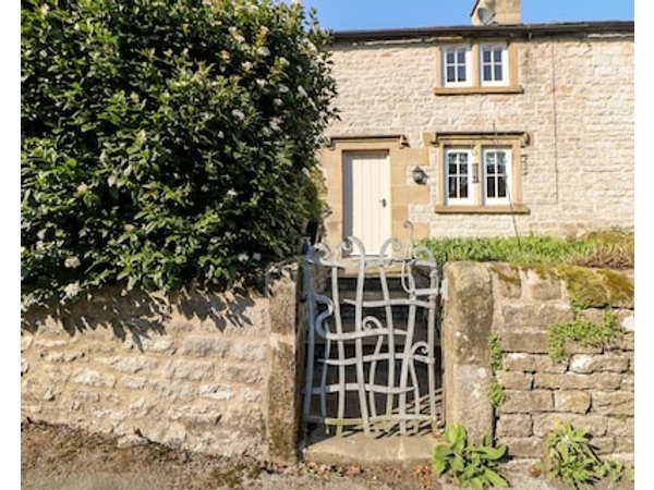 Rose Cottage Pet Friendly In Middleton-by-youlgreave Ref 924952