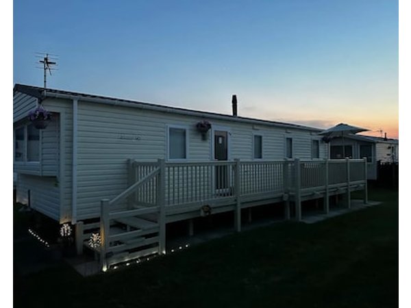 3 Bed Caravan - Sleeps 6 - Pets - Parking - Wifi
