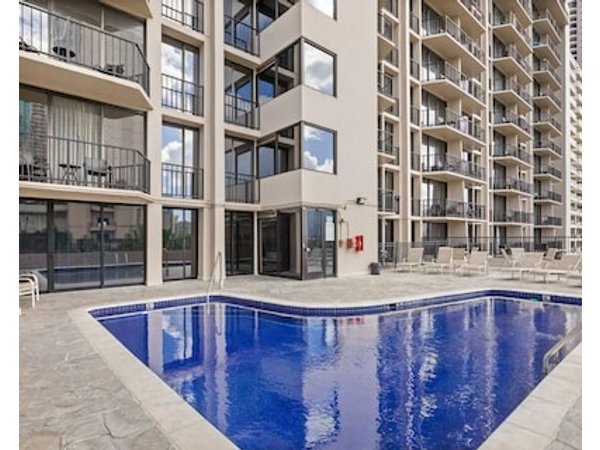 Waikiki Ocean Breeze: A Peaceful Island Getaway