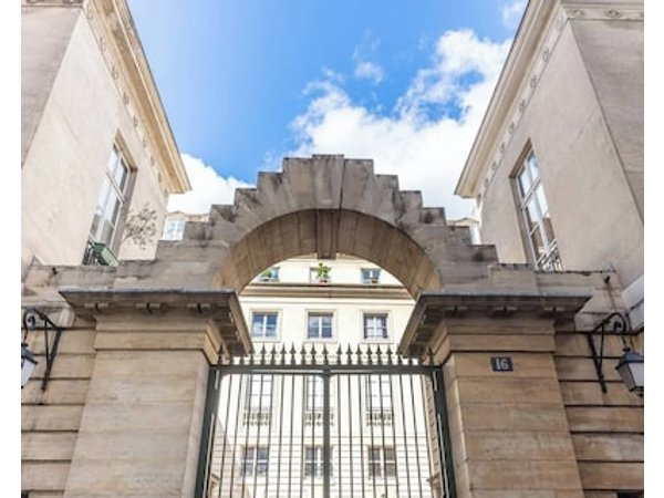 Home in Paris - Elegant Flat in Le Marais Old Paris