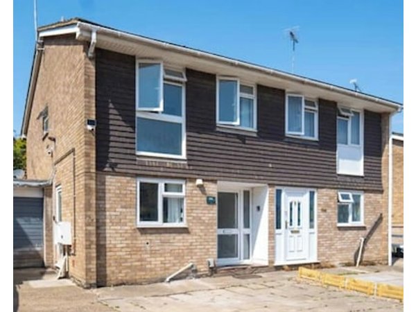 Elegent Devon Retreat in Luton