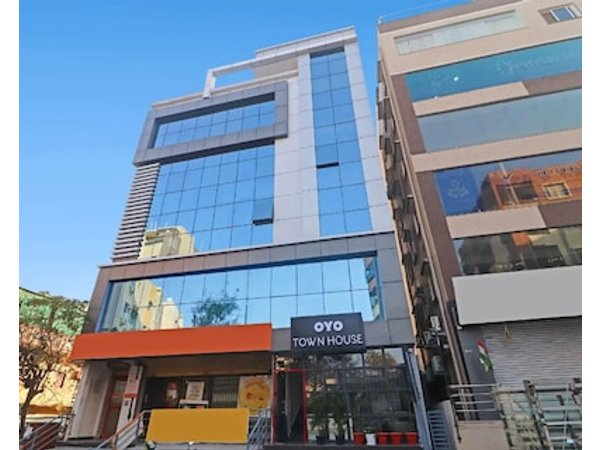Super Townhouse 1185 Rcc Pride