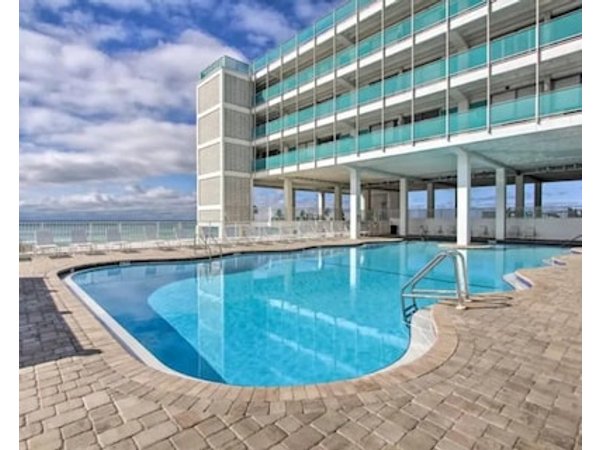 Couples Getaway honeymoon Sweet beach Front Condo kitchen pool free Prkng great!