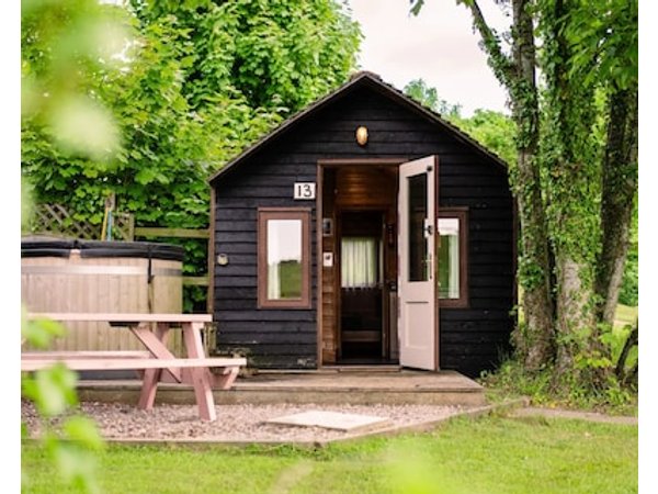 Rustic Log Cabin With Hot Tub