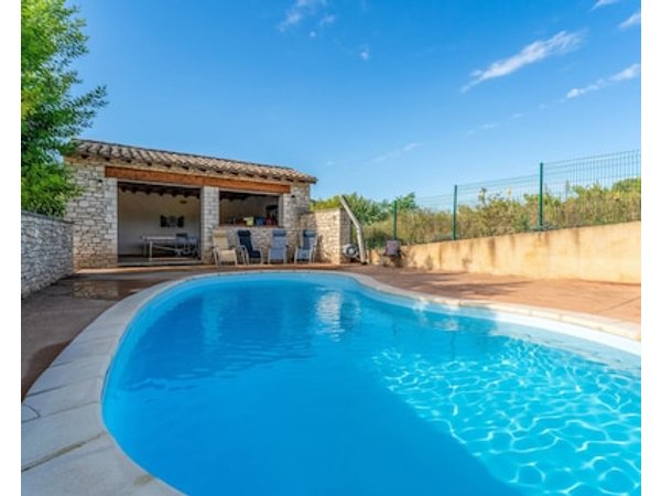 Cottage 'De Vacances' with Shared Pool Wi-Fi and Air Conditioning