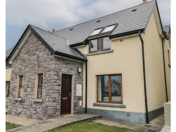 C65 CAHERMORE HOLIDAY VILLAGE in Enniscrone County Sligo