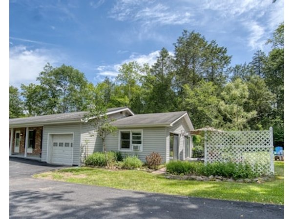 Catskills Getaway 3BR Retreat with Media Room Near Casino Bethel Woods and More
