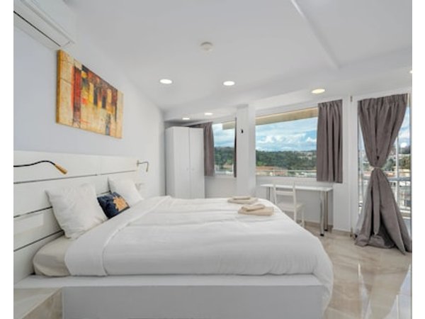 Urban Loft With Acropolis View In The Center Of Athens