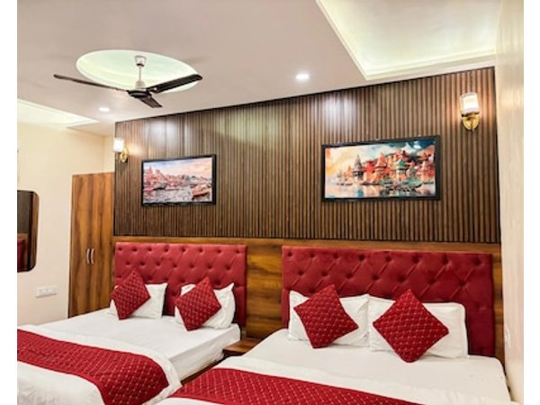 Hotel Via Ganga Inn ! Gngaa In Dvaaraa Hoottl Varanasi! Fully Air-conditioned Hotel At Prime Location With Rooftop Ganges View! 2 Min Walking Distance