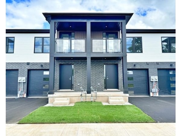Waterfront Getaway: Peaceful Canal Escape