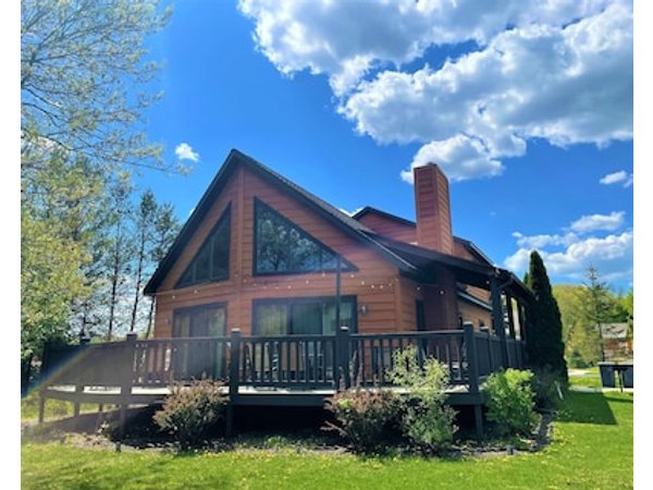 Red Oak Lodge @ Spring Brook Resort | Two Story Chalet | Ideal Family Getaway Home