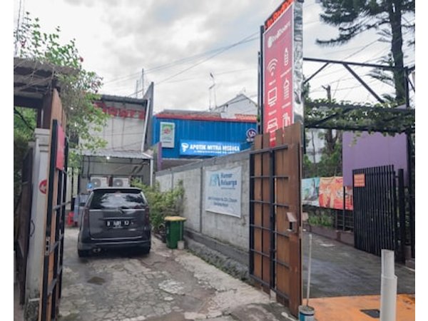 RedDoorz near Riau Junction Mall 2