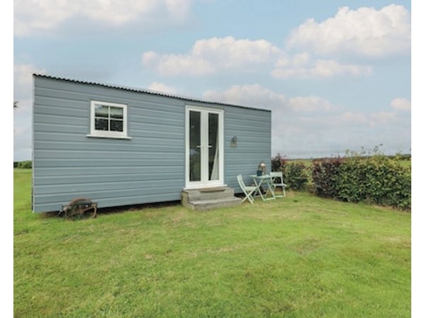 Seiriol Shepherds Hut Pet Friendly With Open Fire In Rhosneigr