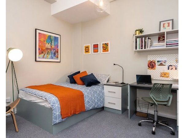 Private double bed in Central London