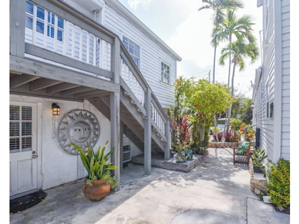 Abbeys Attic - Truman @ Duval | Cozy Getaway In The Heart Of Key West