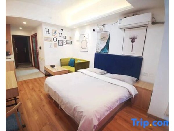 Letu Light Luxury Homestay (Jinrong UIB Tower)