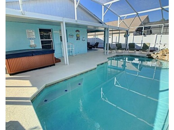 4-bed Luxury Disney Getaway: Upgraded Game Room Pool Hot Tub & High-speed Wifi