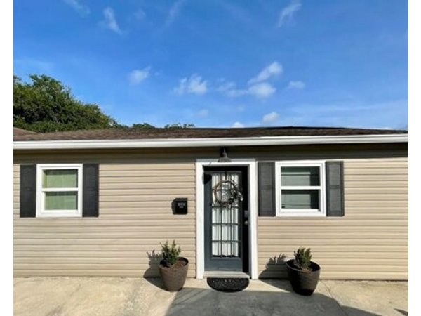 Cheerful 2br Cottage: Up To 25% Off Longer Stays!