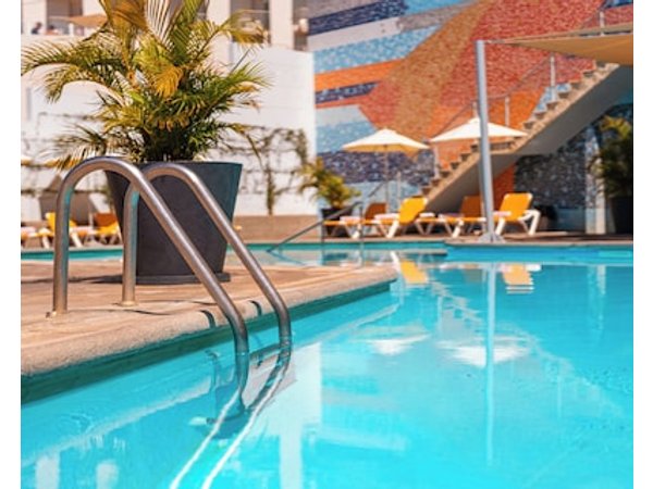 Blissful Getaway! Mountain View Swimming Pool Spa & Wellness Free Parking!
