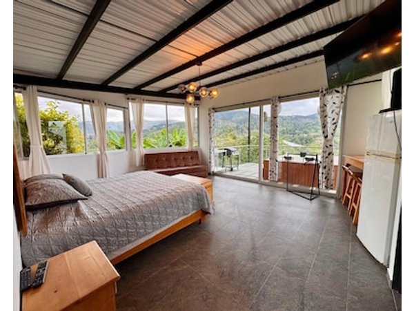 Glamping Carbonero Jacuzzi Breakfast Guatapé
