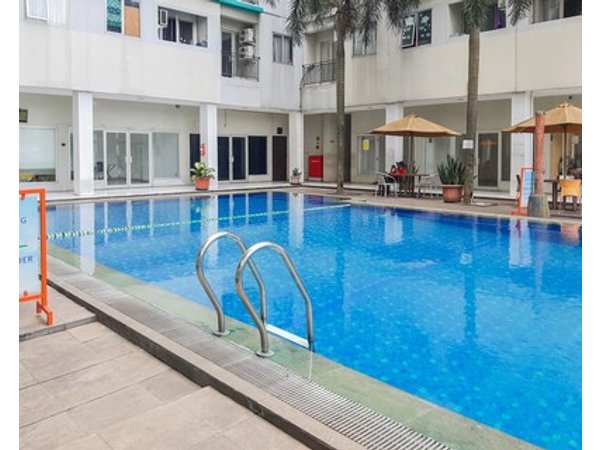 Modern Chic Studio At Sky View Apartment
