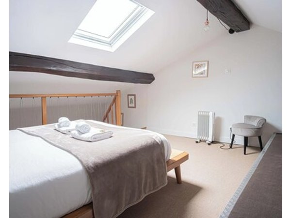 Triplex With Office And Free Parking Just A Stones Throw From Reims Cathedral!