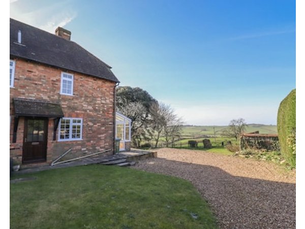 Orchard Cottage Family Friendly In Ashendon Ref 28928