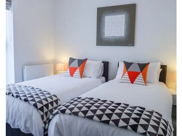 5 Arlington Villas