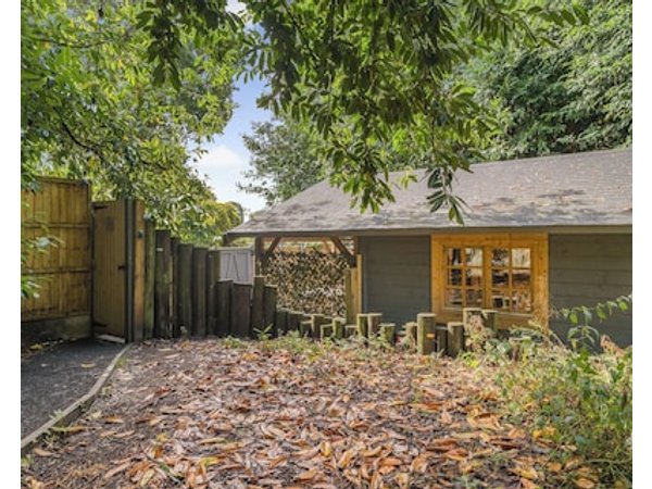 1 bedroom accommodation in Ringwood New Forest