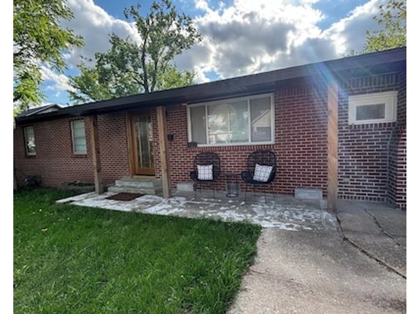 A peaceful 3-bedroom house in beautiful downtown Rogers