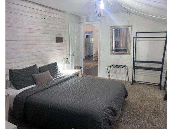 Vintage Coastal Cottage 3bed/1 Bath Upstairs