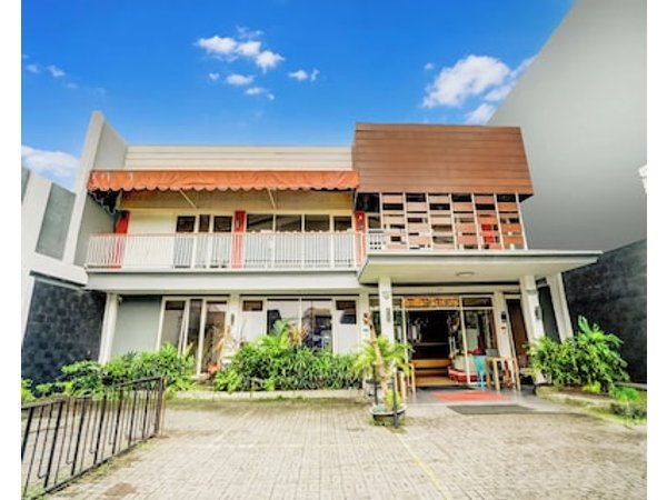 RedDoorz At Kutisari Surabaya