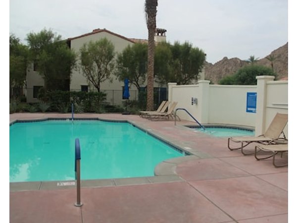 Quiet & Comfy Ground Level 3bd/3 Bath Villa In Legacy Villas.