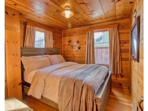 Reindeer Cottage Vintage 3Br Fireplace Mntn Views Sauna Pets Ok $49 Ski Tix
