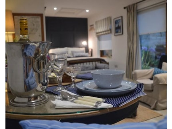 Ropewalk Cottage - A Little Treasure By The Coast