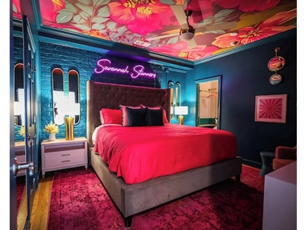 9 Beauty Bars Photo Booth Karaoke-girls Getaway Steps Away From River Street