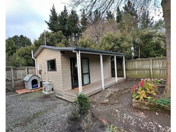 Country cottage close to airport