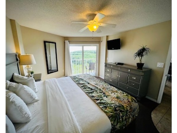 Couples Getaway 2br W/ Ocean View Pool & Beach