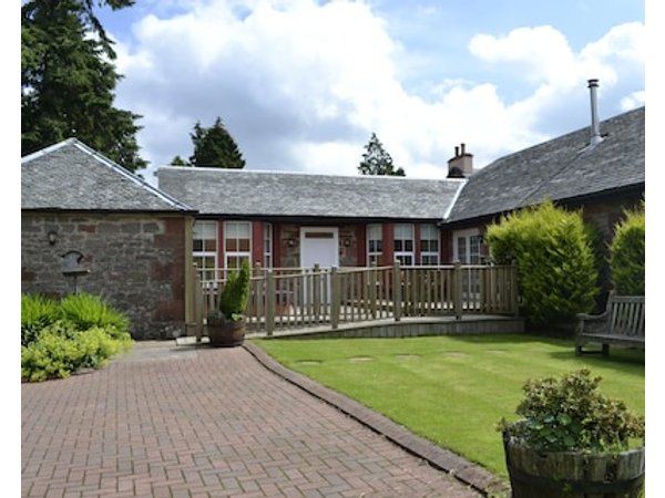 Auchendennan Farm Cottage - Sleeps 6 Guests In 3 Bedrooms
