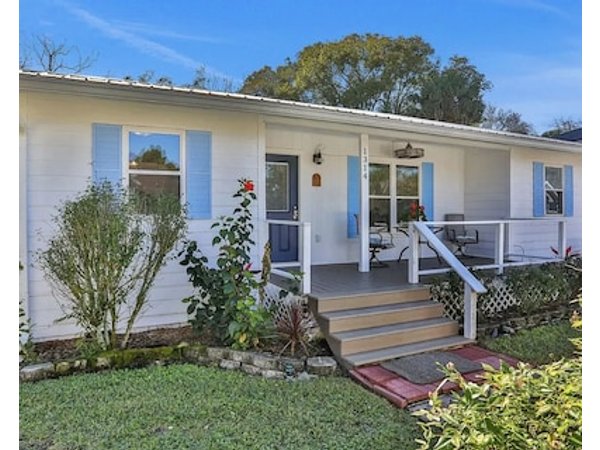 Cozy Cottage Located In The Heart Of The Mayport Fishing Village. Pool & Patio!