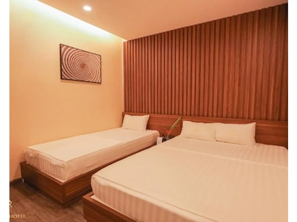 Golden Hotel 2