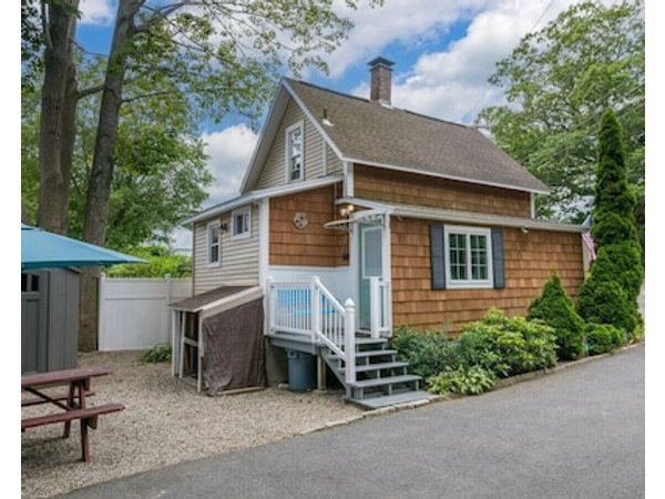 Adorable Seaside Cottage