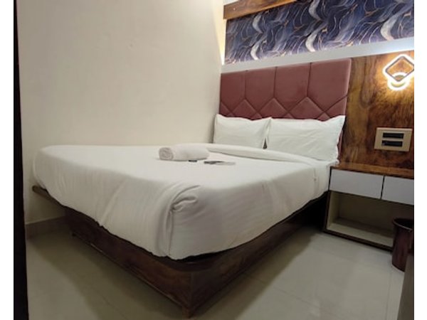 Hotel M R STAY